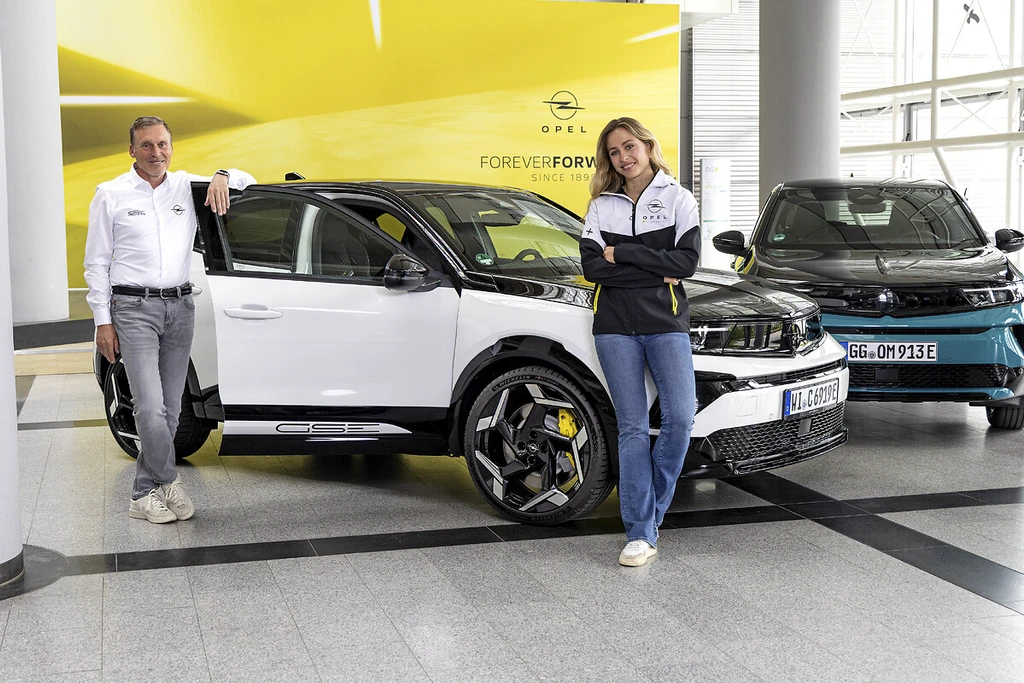 Sophia Flörsch, test and development driver with Jörg Schrott, Opel Motorsport Director and Team Principal of the Opel GSE Formula E Team