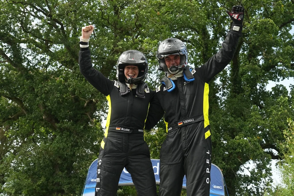 Timo Schulz and his co-driver Maresa Lade