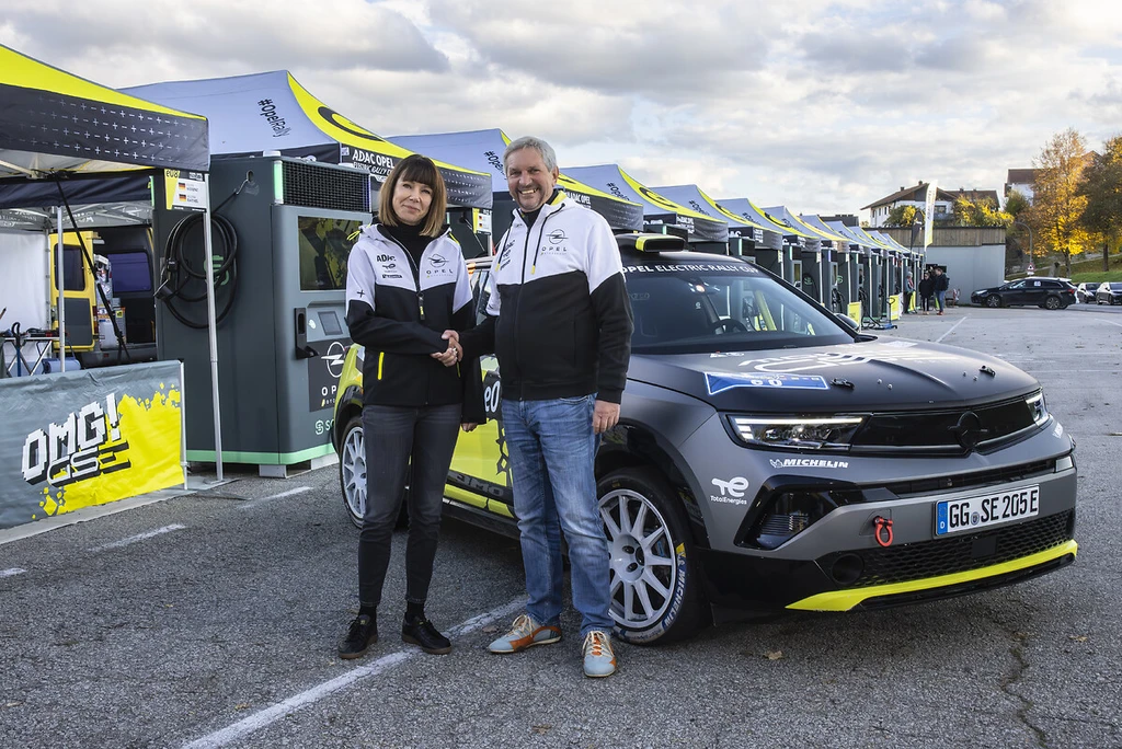 Opel and ADAC ready for ADAC Opel GSE Rally Cup 2026: Rebecca Reinermann, Vice President Marketing Opel and Vauxhall, and ADAC Sport President Dr. Gerd Ennser in front of the new Opel Mokka GSE Rally.
